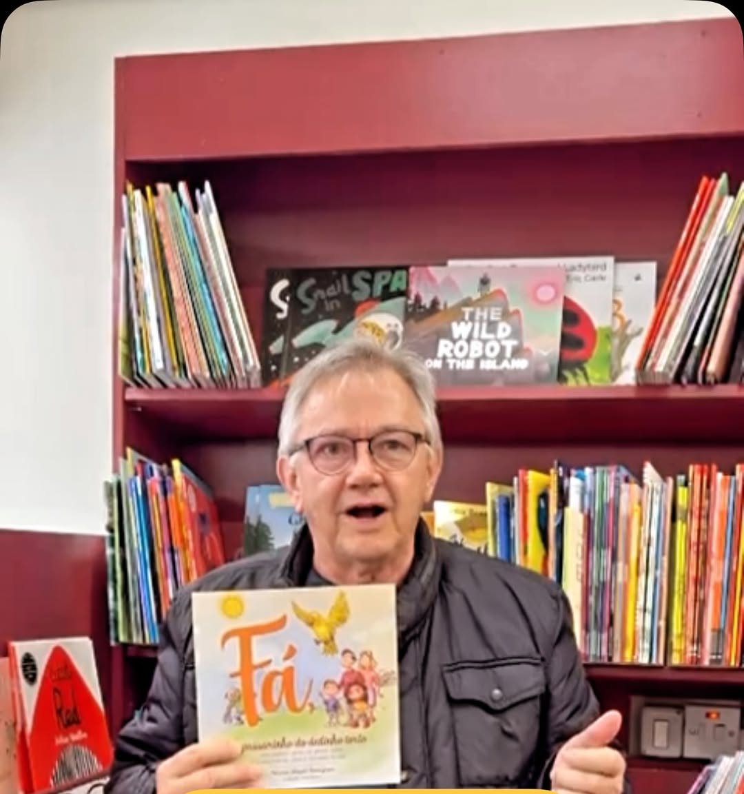 O Fá numa livraria em Dublin, Irlanda